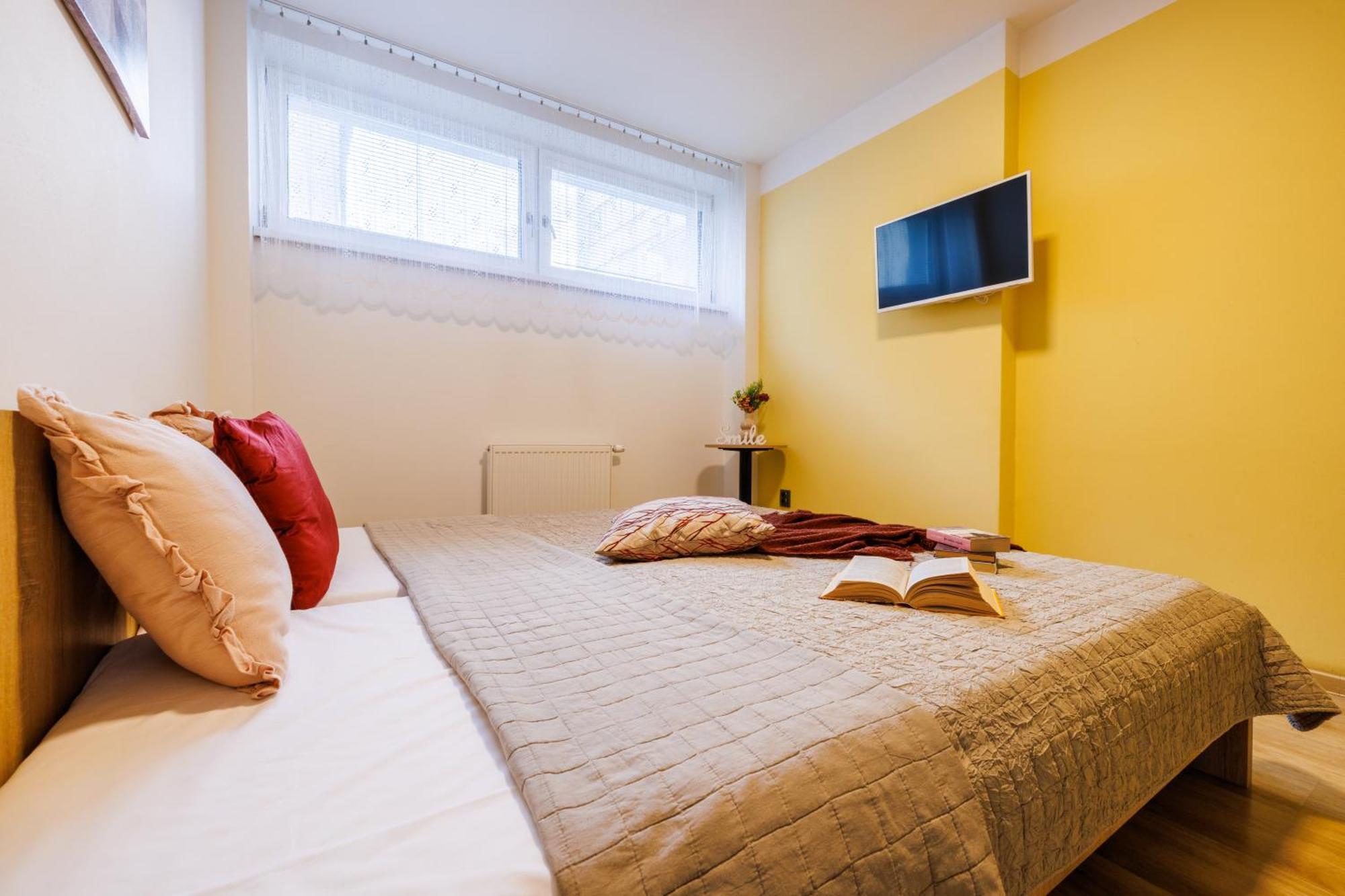 Hotel U Nadrazi Ceske Budejovice Ngoại thất bức ảnh