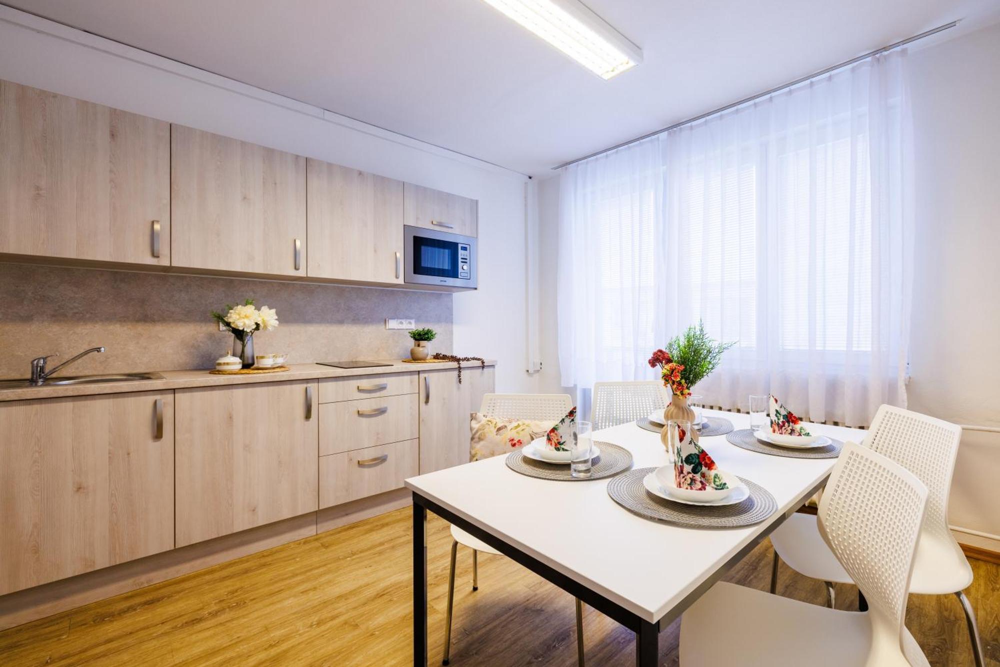 Hotel U Nadrazi Ceske Budejovice Ngoại thất bức ảnh