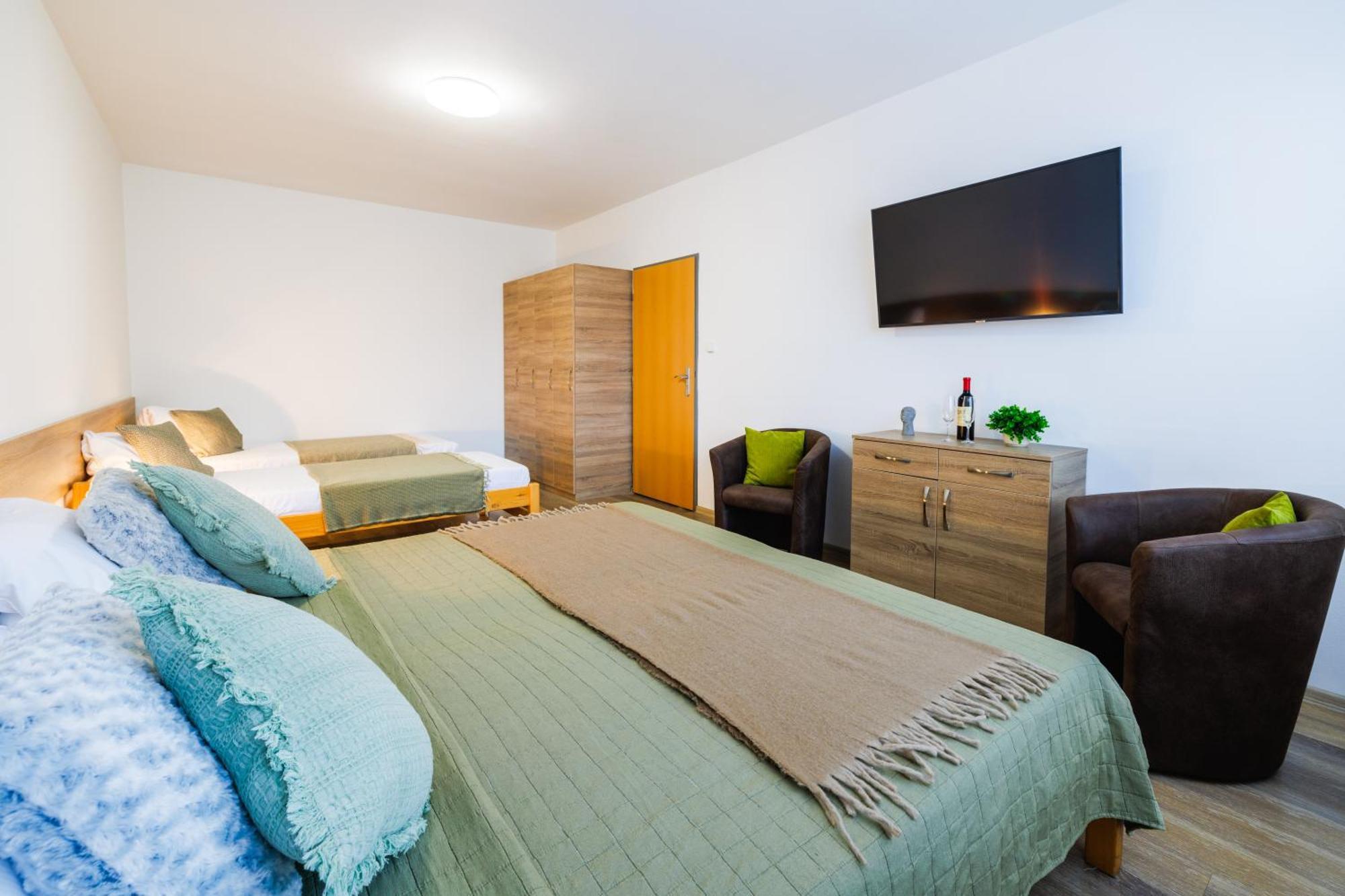Hotel U Nadrazi Ceske Budejovice Ngoại thất bức ảnh