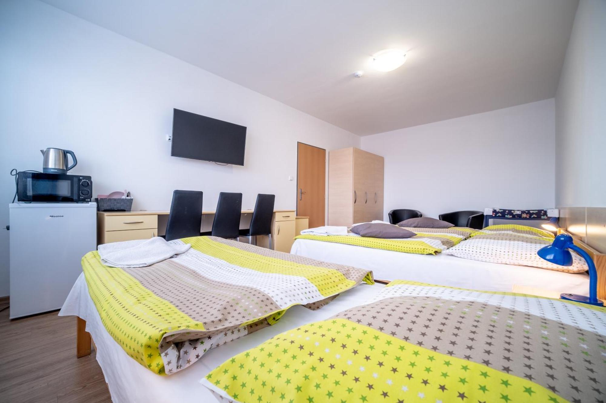 Hotel U Nadrazi Ceske Budejovice Ngoại thất bức ảnh
