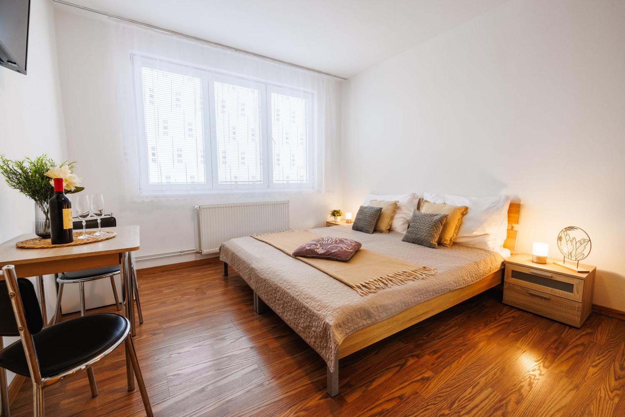 Hotel U Nadrazi Ceske Budejovice Ngoại thất bức ảnh