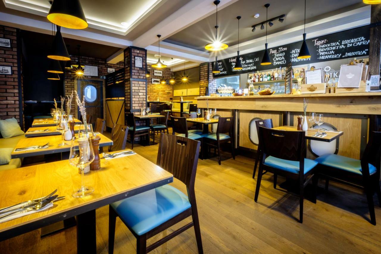 Hotel U Nadrazi Ceske Budejovice Ngoại thất bức ảnh